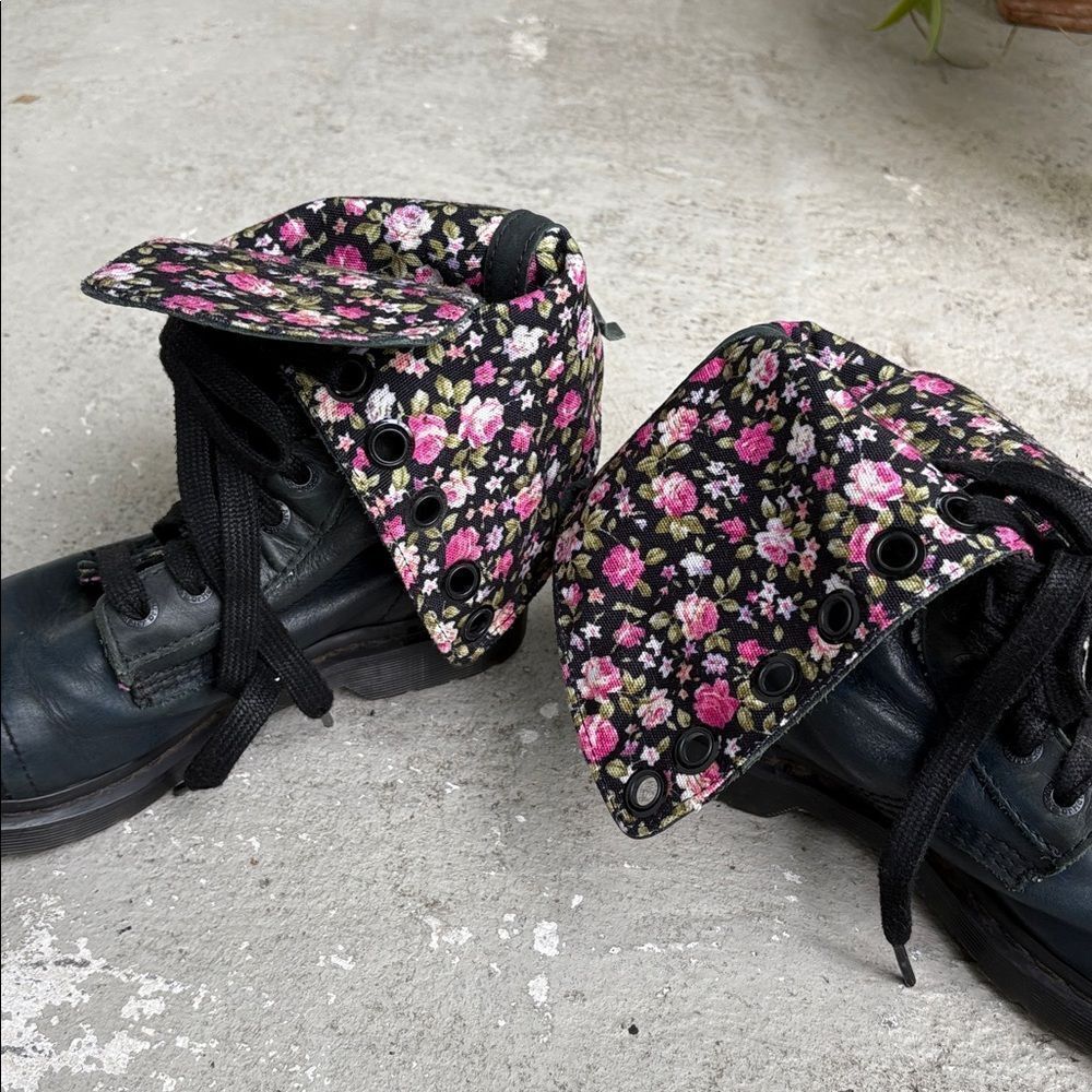 Dr Martens Triump 1914 floral combat boots - Picture 5 of 8